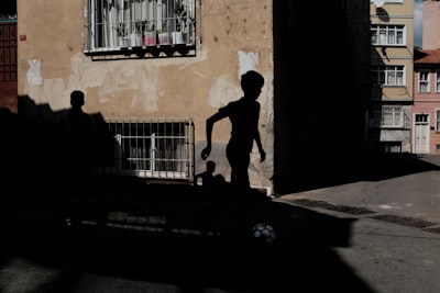 نوتينغهام فورست vs مانشستر سيتيصراع الأضداد في الدوري الإنجليزي